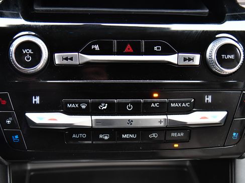 Used 2021 Ford Explorer Limited w/ Equipment Group 301A image 30