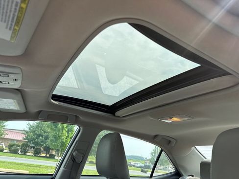 Used 2014 Toyota Corolla LE FWD image 25