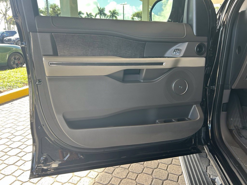 Used 2021 Ford Expedition Limited RWD image 37
