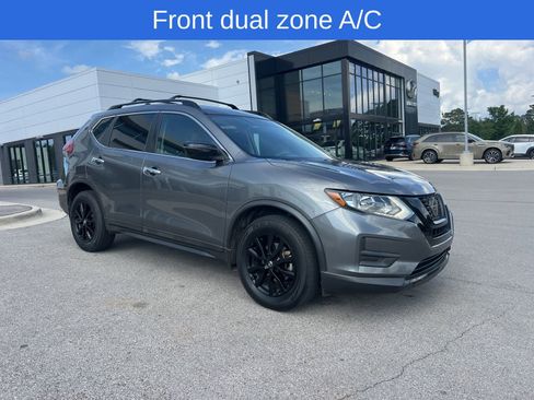 Used 2018 Nissan Rogue SV FWD image 3