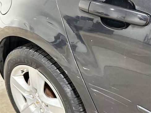 Used 2010 Chevrolet Malibu LS image 32