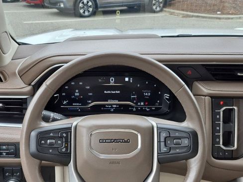 Used 2022 GMC Yukon Denali image 28