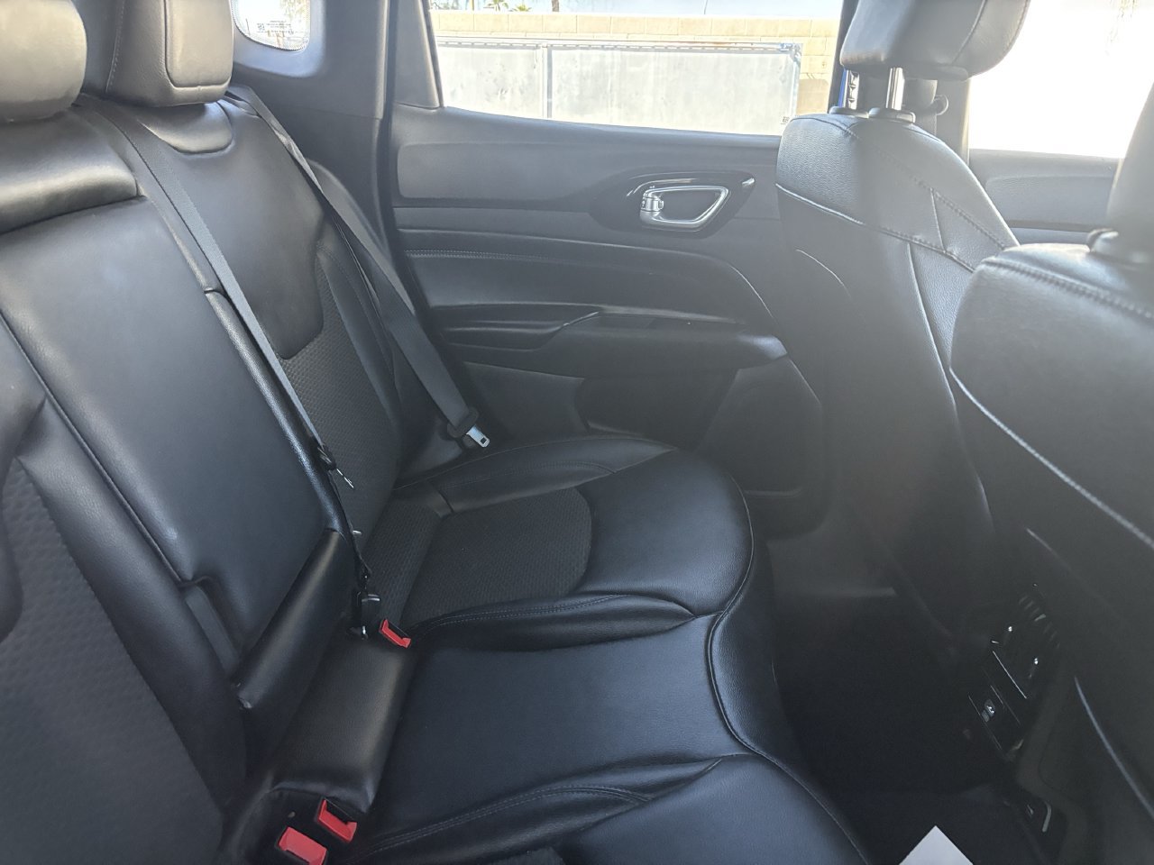 Used 2026 Jeep Compass Latitude AWD/4WD image 8