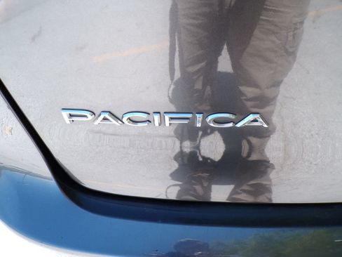 Used 2017 Chrysler Pacifica Limited FWD image 18