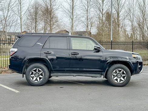 Used 2024 Toyota 4Runner TRD Off-Road Premium image 2