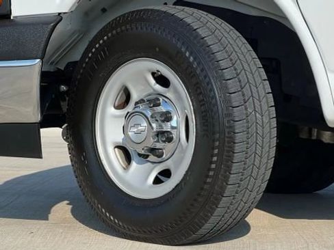 Used 2017 Chevrolet Express 2500 LT w/ LT Preferred Equipment Group image 83