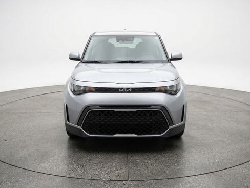 Used 2025 Kia Soul LX w/ LX Technology Package FWD image 2