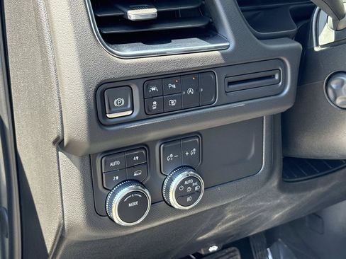 Used 2023 GMC Yukon SLT w/ SLT Premium Package AWD/4WD image 18