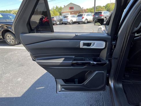 Used 2021 Ford Explorer Platinum w/ Equipment Group 601A AWD/4WD image 32