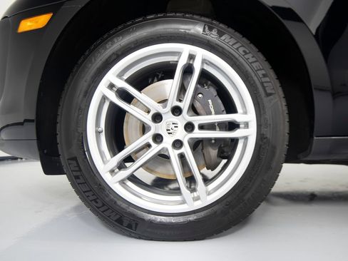 Certified 2026 Porsche Macan AWD/4WD image 14