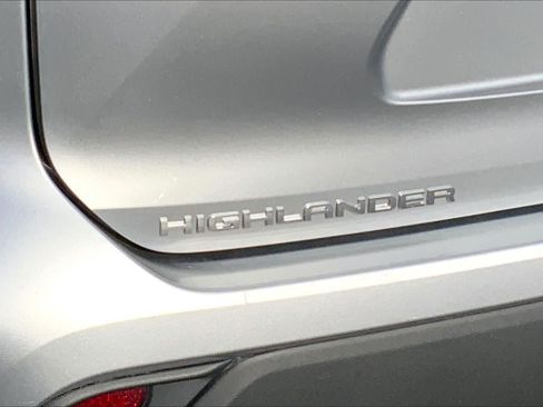 Used 2020 Toyota Highlander XLE FWD image 10