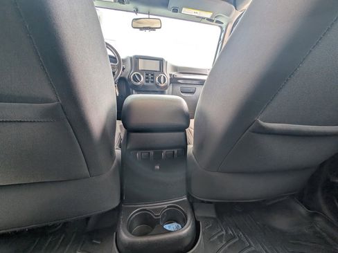 Used 2018 Jeep Wrangler Unlimited Sahara w/ Connectivity Group image 33