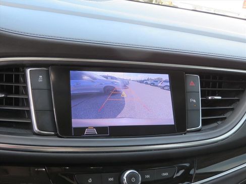 Used 2020 Buick Enclave Essence image 23