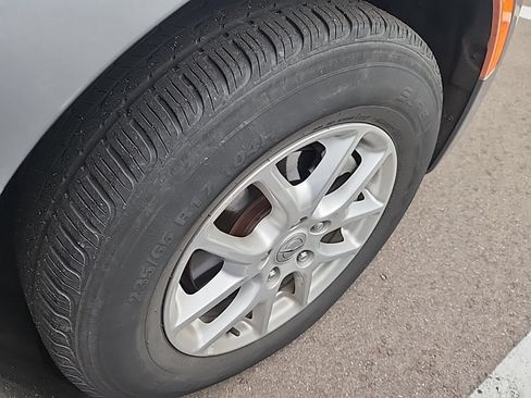 Used 2021 Chrysler Pacifica Touring-L FWD image 14