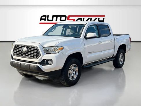 Used 2020 Toyota Tacoma SR5 RWD image 3