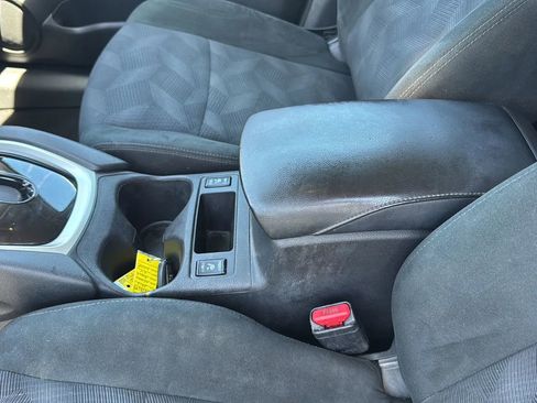 Used 2016 Nissan Rogue SV w/ SV Premium Package image 16