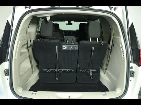 Used 2017 Chrysler Pacifica LX image 7