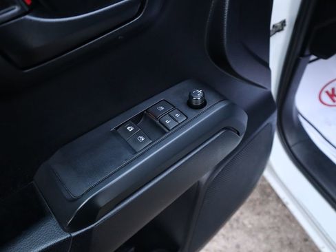 Used 2019 Toyota Tacoma SR image 12