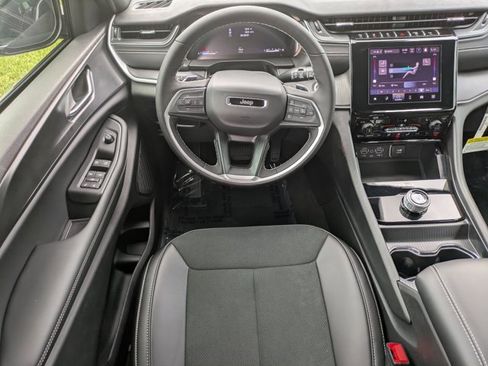 New 2025 Jeep Grand Cherokee Altitude image 14