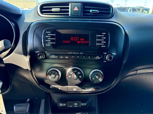 Used 2016 Kia Soul image 18