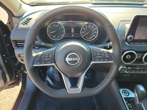 Certified 2025 Nissan Sentra SR image 24
