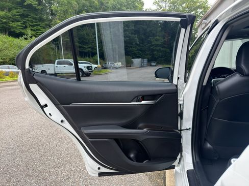 Used 2023 Toyota Camry XLE FWD image 13