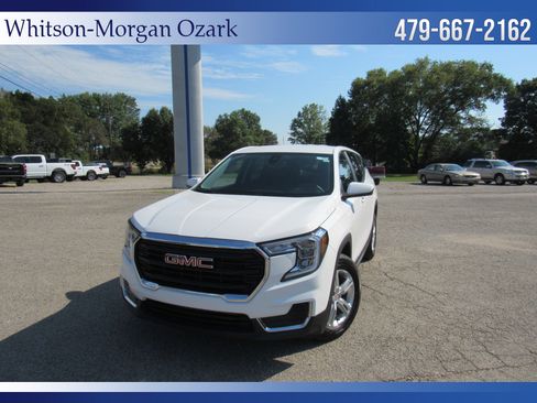 Used 2024 GMC Terrain SLE image 2