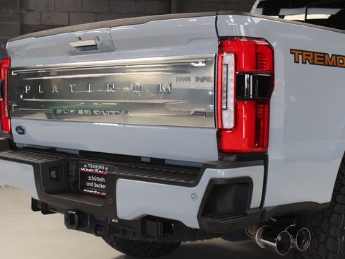 Used 2024 Ford F250 Platinum w/ Tremor Off-Road Package AWD/4WD image 17