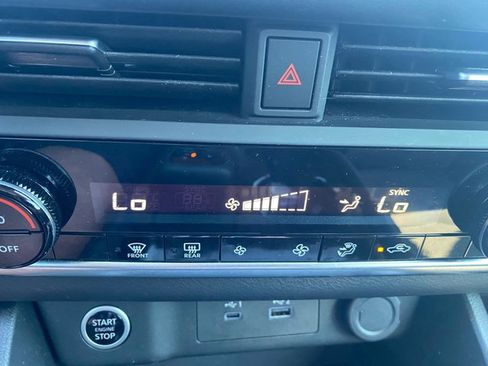 Used 2023 Nissan Rogue SV image 31