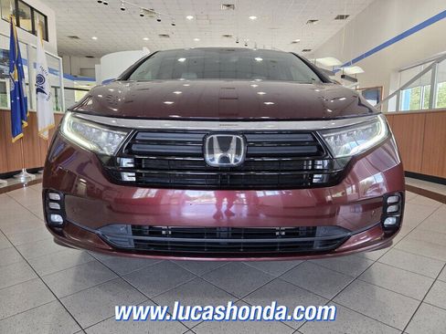 Used 2021 Honda Odyssey Touring image 2