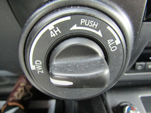 Used 2021 Nissan Titan PRO-4X w/ Pro-4x Convenience Package image 42