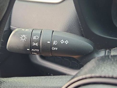 Used 2021 Toyota RAV4 XLE w/ Convenience Package FWD image 12