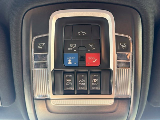 Used 2024 RAM 3500 Limited AWD/4WD image 33