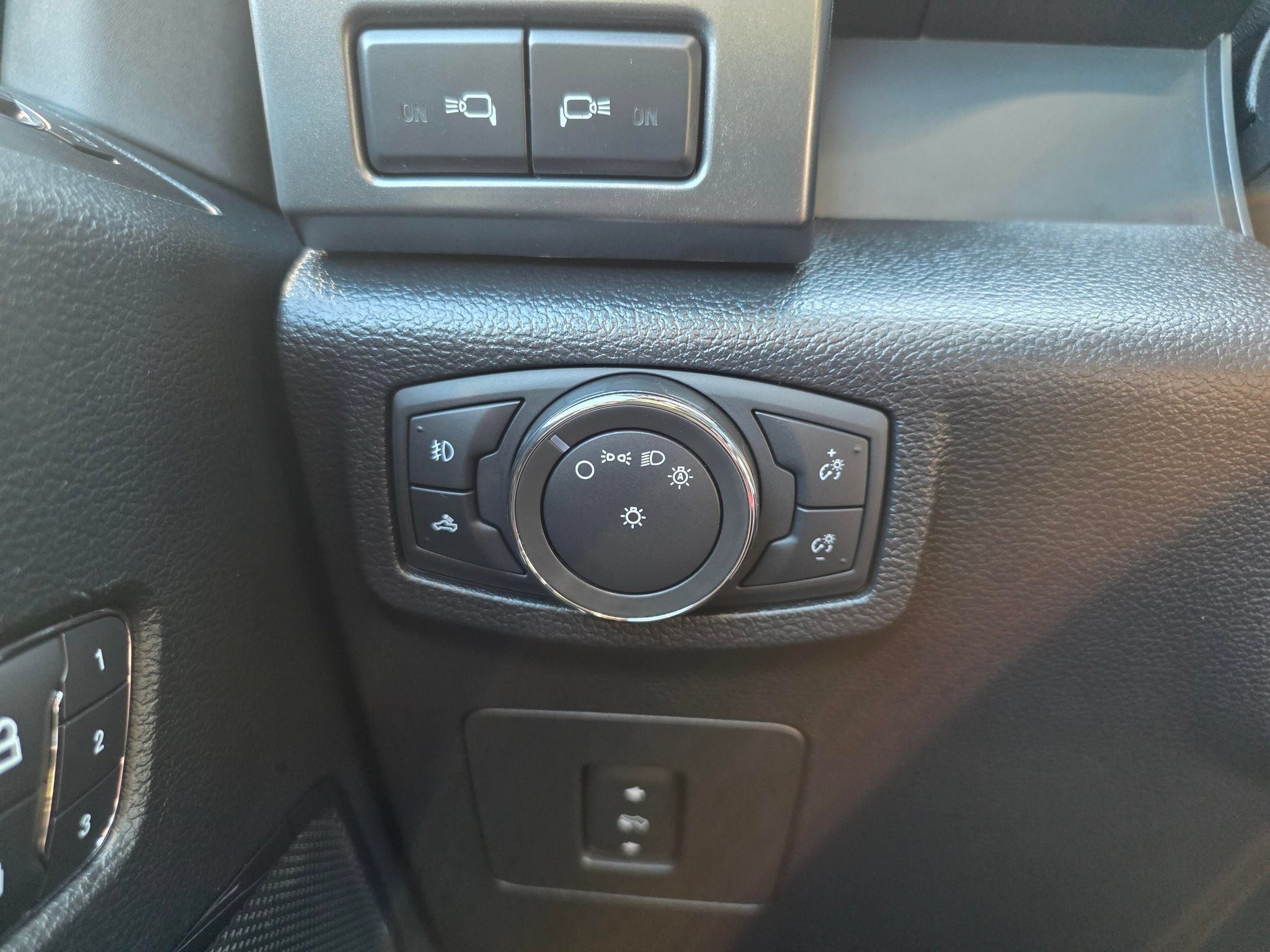 Used 2016 Ford F150 Lariat w/ Equipment Group 502A Luxury AWD/4WD image 25
