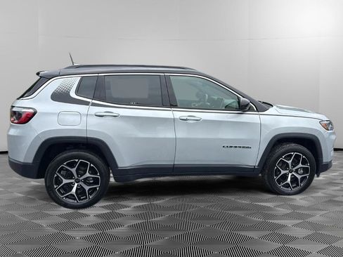 Used 2025 Jeep Compass Limited w/ Mopar Graphics Package AWD/4WD image 6