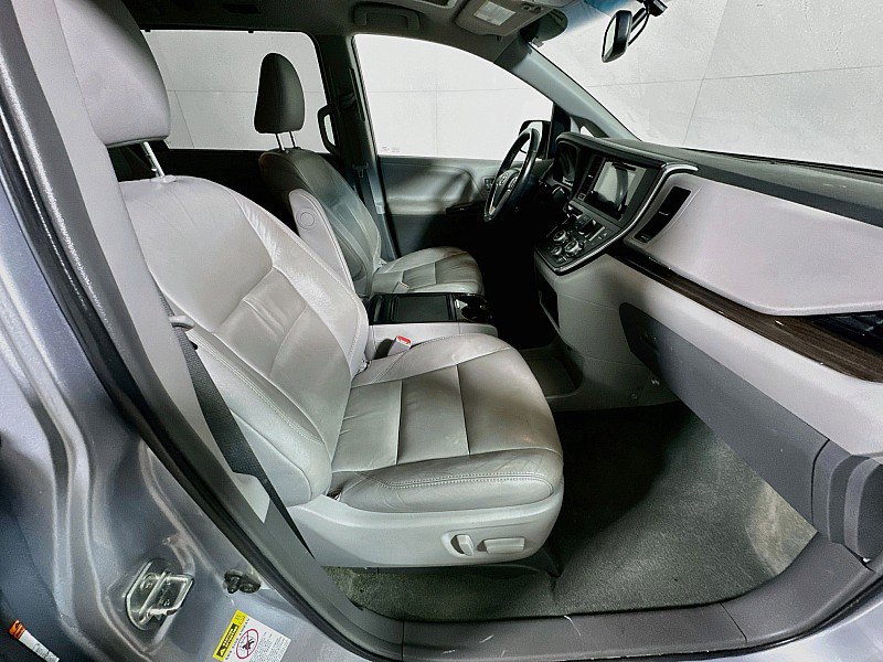 Used 2015 Toyota Sienna XLE w/ XLE Navigation Package FWD image 28