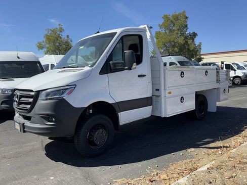 Used 2024 Mercedes-Benz Sprinter 3500 image 2