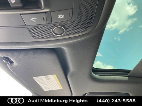 Used 2025 Audi Q3 2.0T Premium image 40