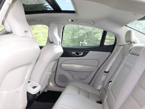 Used 2021 Volvo S60 T6 Momentum AWD/4WD image 30
