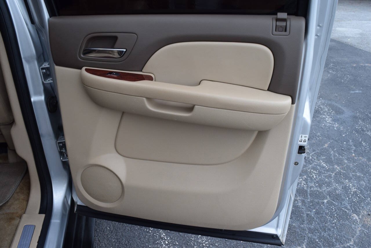 Used 2014 Chevrolet Suburban LTZ RWD image 52