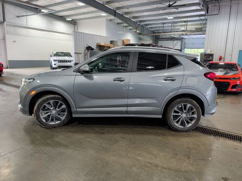 Used 2023 Buick Encore GX Select w/ Sport Touring Package FWD image 5