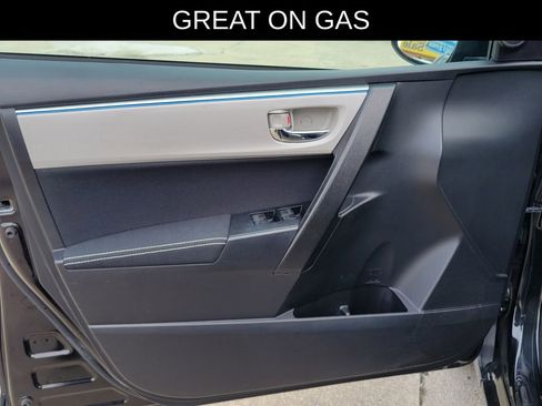 Used 2015 Toyota Corolla LE FWD image 17