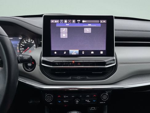 Used 2022 Jeep Compass Limited image 27