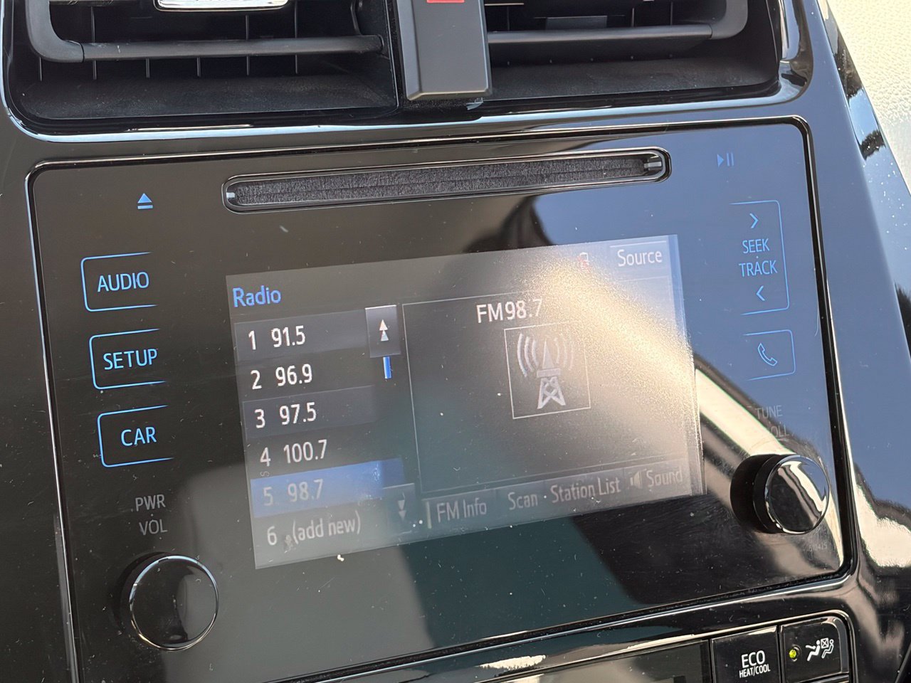 Used 2019 Toyota Prius XLE w/ Carpet Mat Package FWD image 9