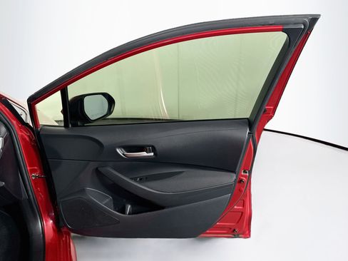 Used 2021 Toyota Corolla LE FWD image 29