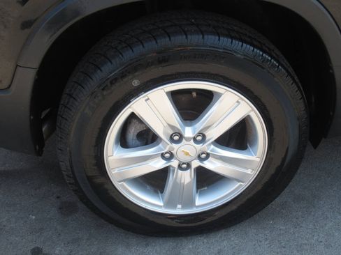 Used 2020 Chevrolet Trax LT w/ Sun & Sound Package AWD/4WD image 5