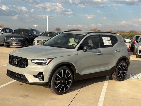 New 2026 Volvo XC40 B5 Plus w/ Protection Package Premier AWD/4WD image 2