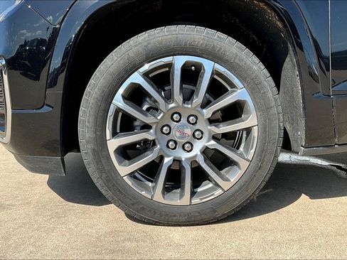 Used 2023 GMC Acadia Denali image 11