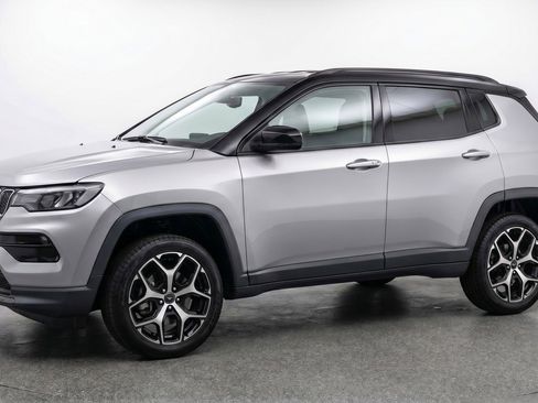 Used 2025 Jeep Compass Limited AWD/4WD image 3