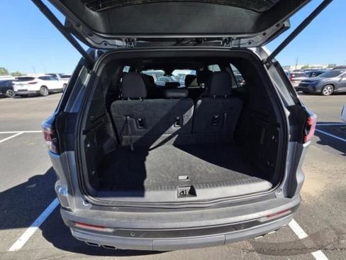 Used 2025 GMC Acadia Elevation image 4